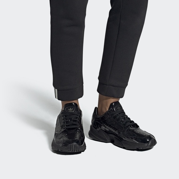 adidas falcon size 8